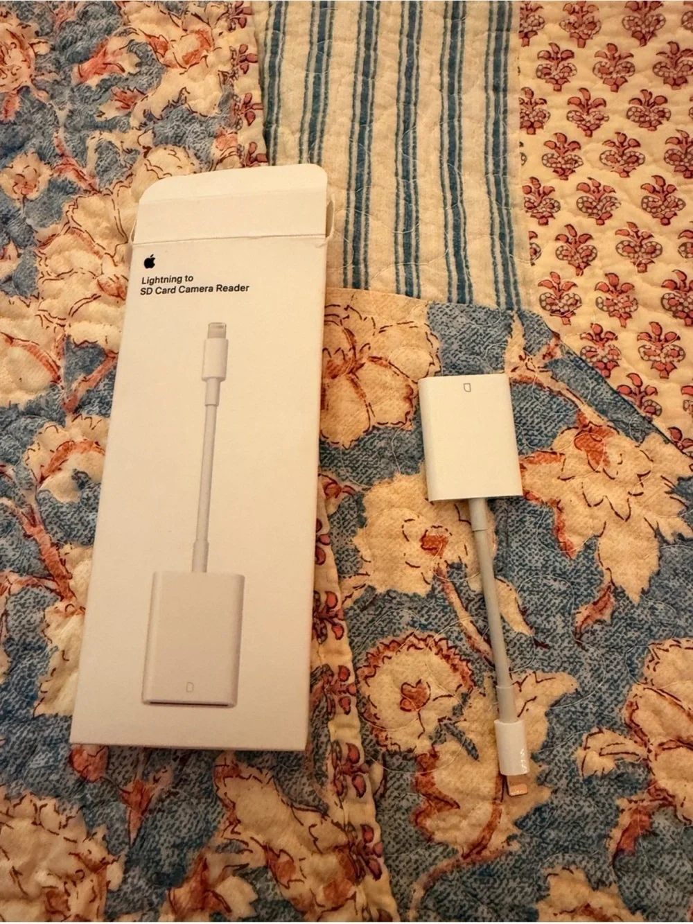 Apple Lightning to SD Card Camera Reader - White Adapter